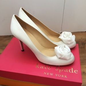 🆕Kate Spade wedding white Satin flower pump US 7